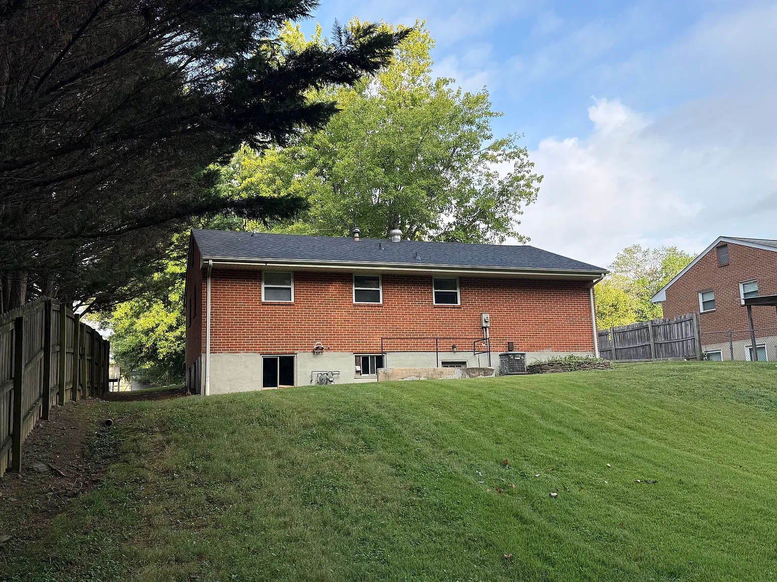 3 bed, 1300 sqft, $1,795 — Photo 2