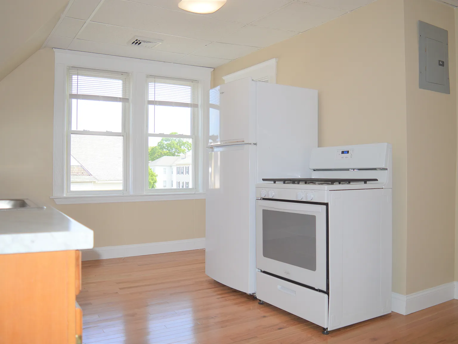 4 bed, 1100 sqft, $3,140 — Photo 1