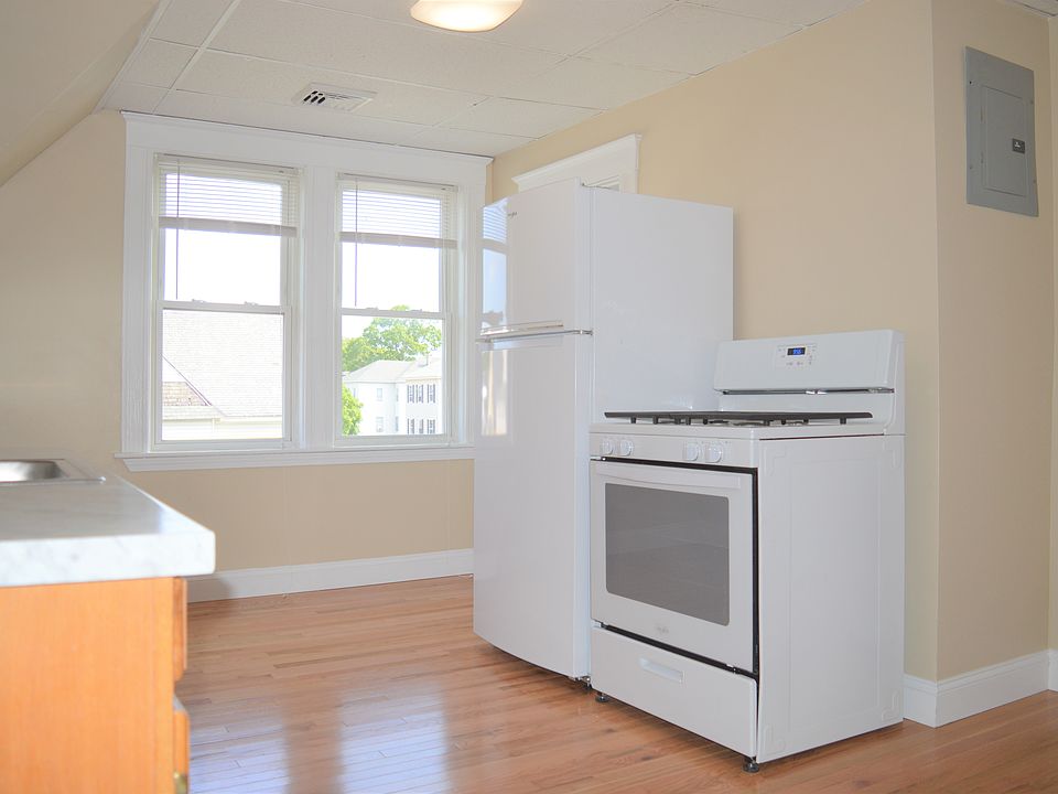 1st image of 98 West St #3