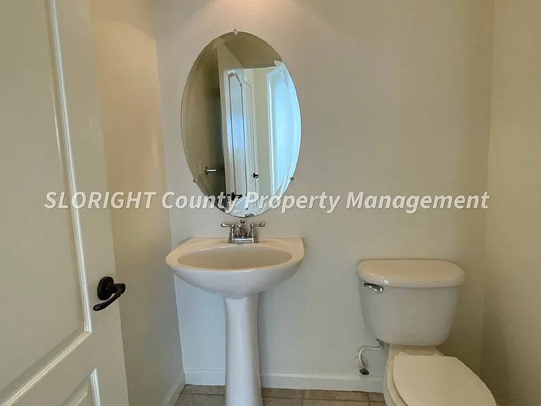 1654 Belmont Ct — Photo 13