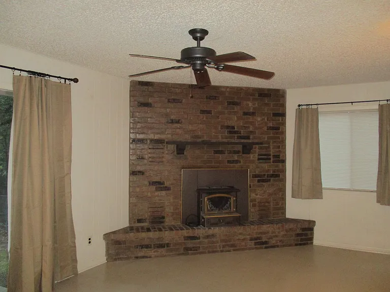 311 Cindy Dr — Photo 8