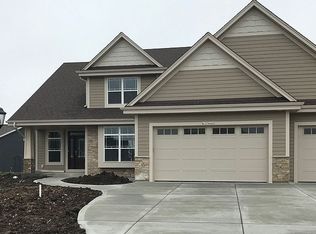 W137N6069 Weyerhaven Ct, Menomonee Falls, WI 53051
