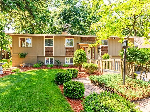5th image of 968 11th Ave SE