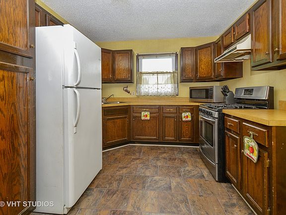 3rd image of 14633 Pebble Creek Ct