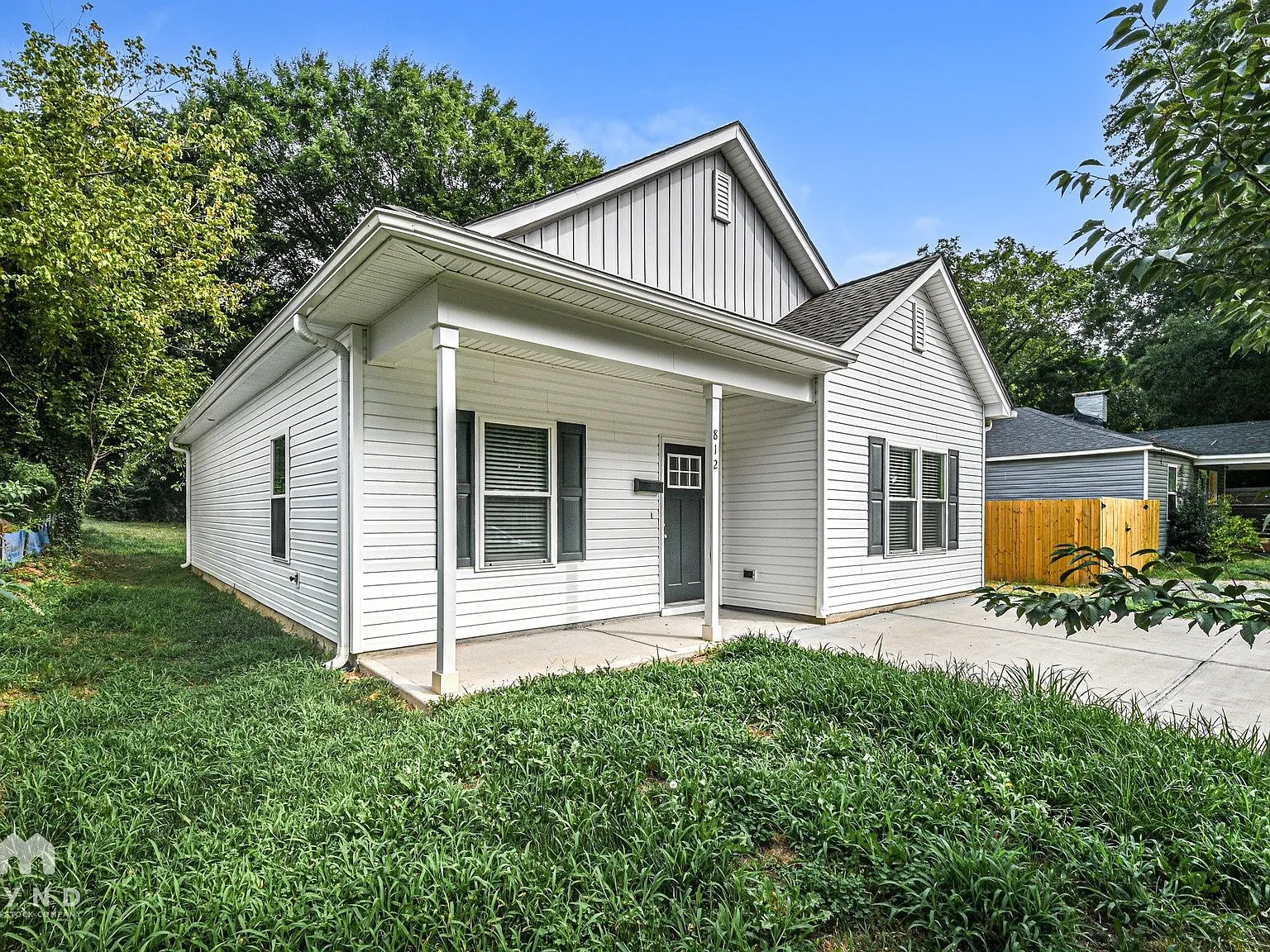 3 bed, 2.0 bath, 1244 sqft, $1,849 — Photo 3