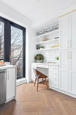 Sold by Compass | media 21