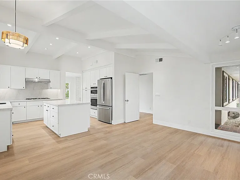 6917 Clovercliff Dr — Photo 11