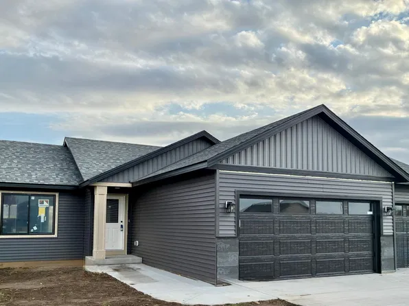832 5th St, Wanamingo, MN 55983