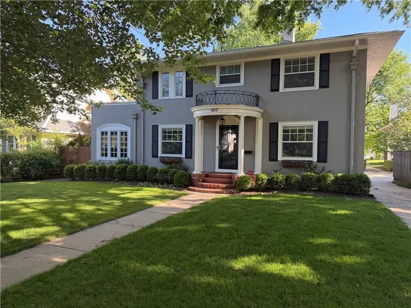 735 E 63rd Ter, Kansas City, MO 64110