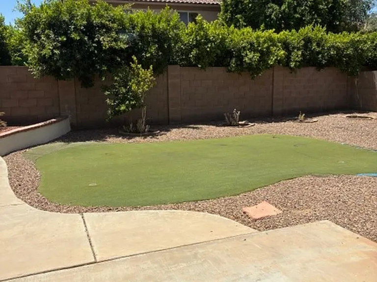529 E Cantebria Dr — Photo 19