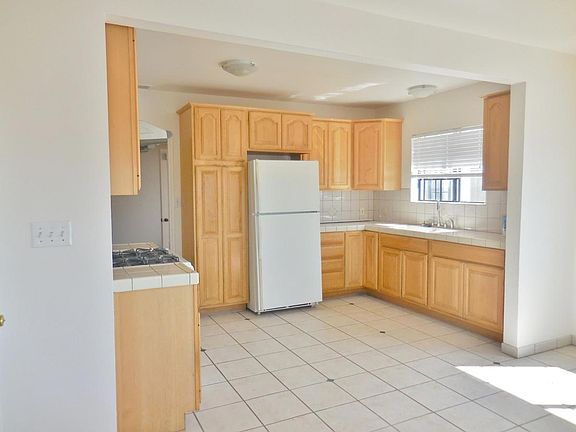 3rd image of 1230 E De La Guerra St #1230