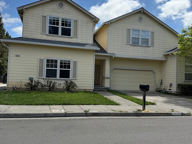 1352 Orsolini Pl — Photo 2