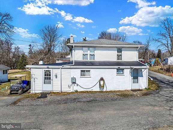 2nd image of 1086 Heffner Ln