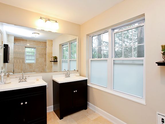 2nd image of 276 Boulevard