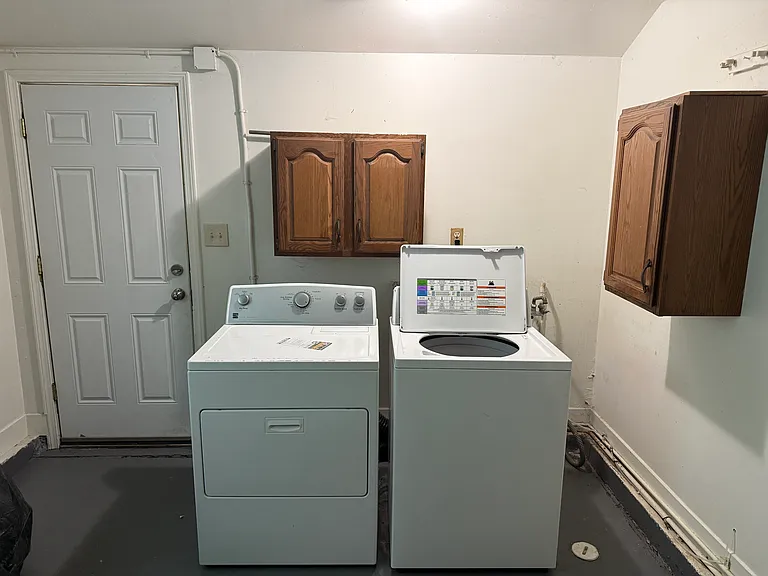 9047 Newkirk Dr — Photo 27