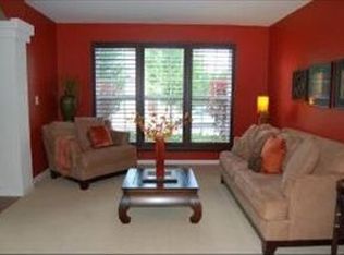 23 Moraine Dr, Streamwood, IL 60107