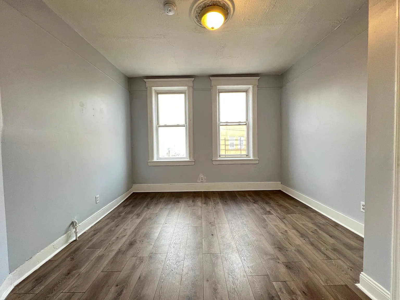2 bed, 800 sqft, $2,100 — Photo 2
