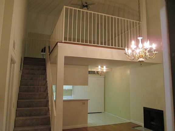 4th image of 749 N Hudson Ave APT 201