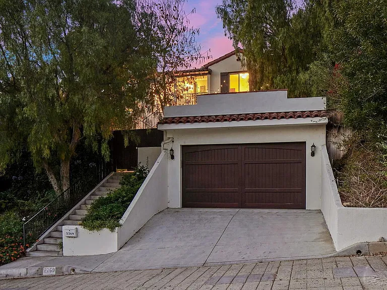2269 Cove Ave — Photo 31