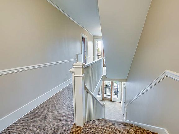 Swansonia Apartments: halls