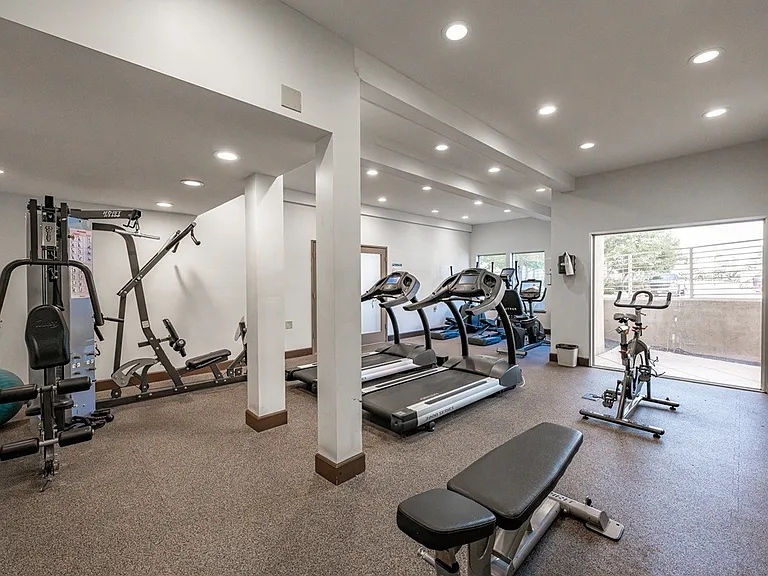 Oak Park Apartments — Photo 5