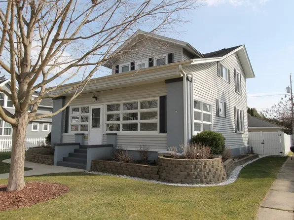 465 Orchard St, Burlington, WI 53105
