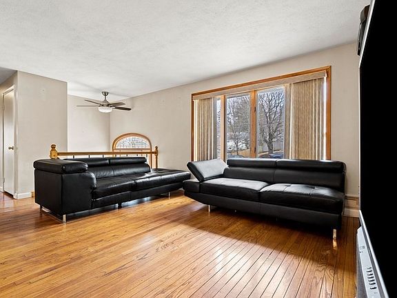 3rd image of 6 Blackstone St