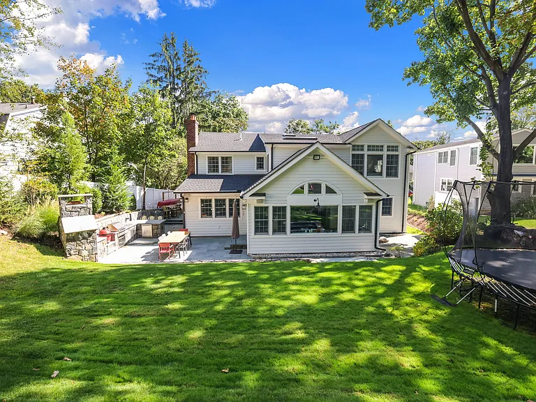 10 Loewen Ct — Photo 38