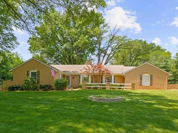 10310 Sagamore Ln, Leawood, KS 66206