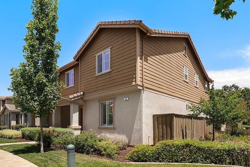 1st image of 36 Crystalwood Cir