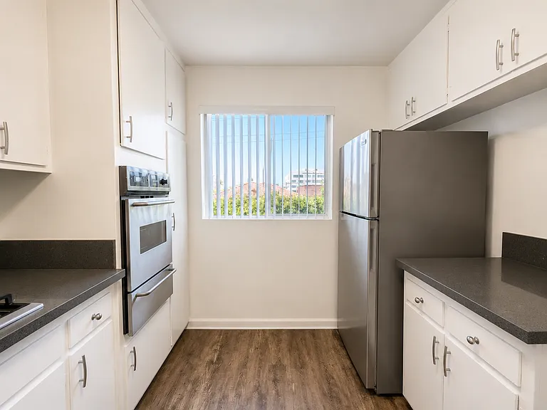 135 N Hayworth Ave #305 — Photo 6
