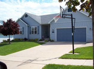 1008 Vista Ridge Dr, Mount Horeb, WI 53572