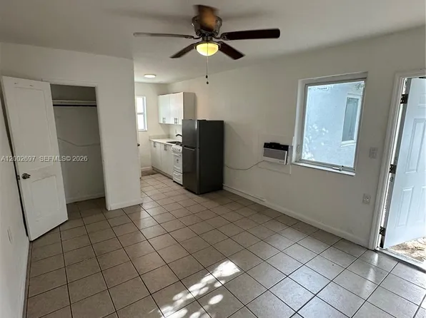 480 SW 10th St, Miami, FL