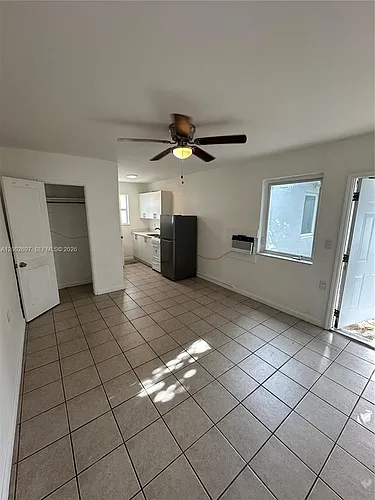 480 SW 10th St Photo 1
