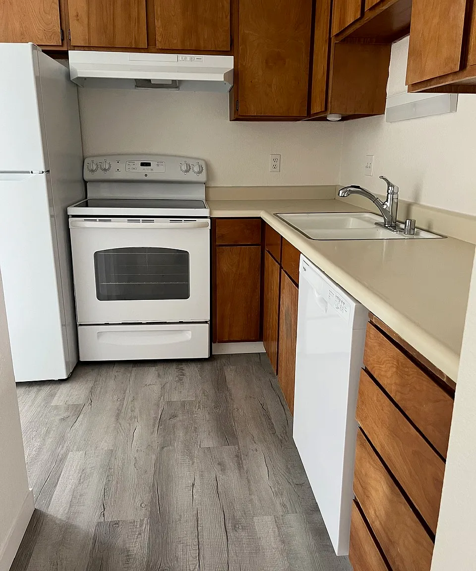 2 bed, 900 sqft, $2,150 — Photo 1