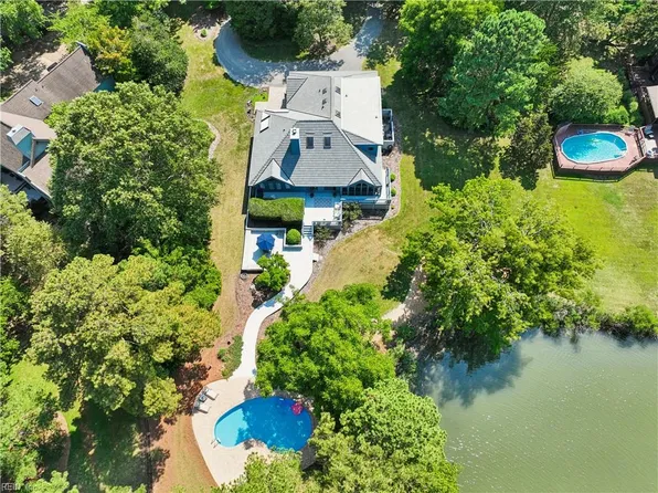 70 Finns Point Ln, Hampton, VA 23669