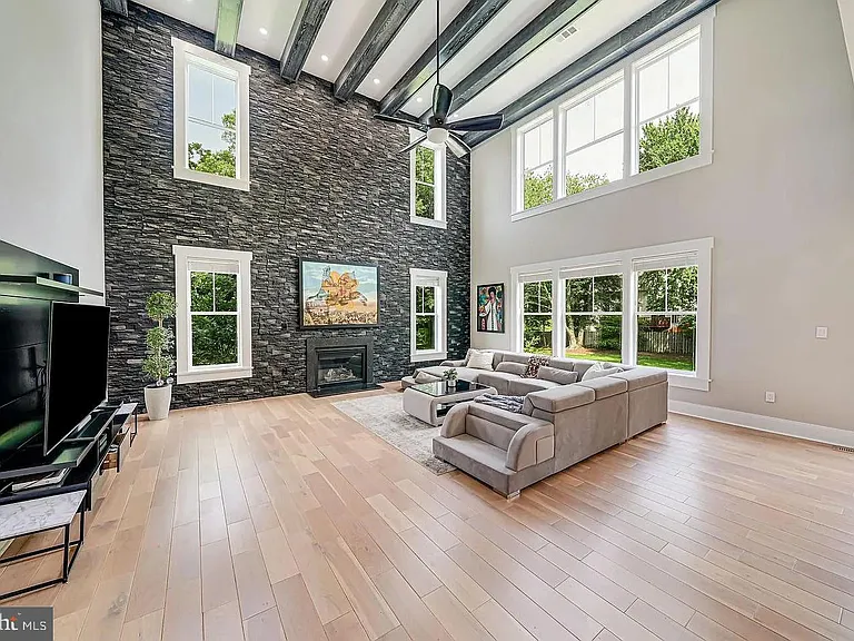 9908 Blake Ln — Photo 7