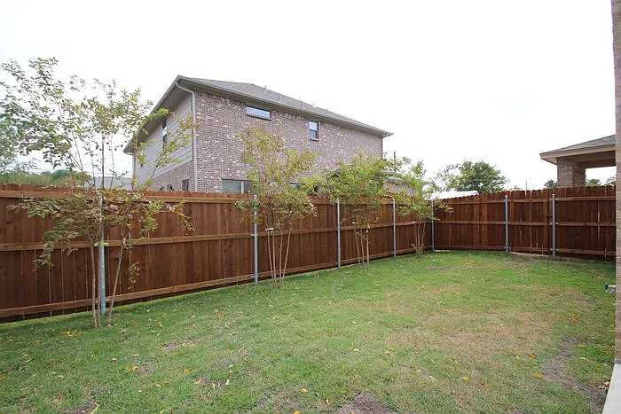 821 Jameson St — Photo 13