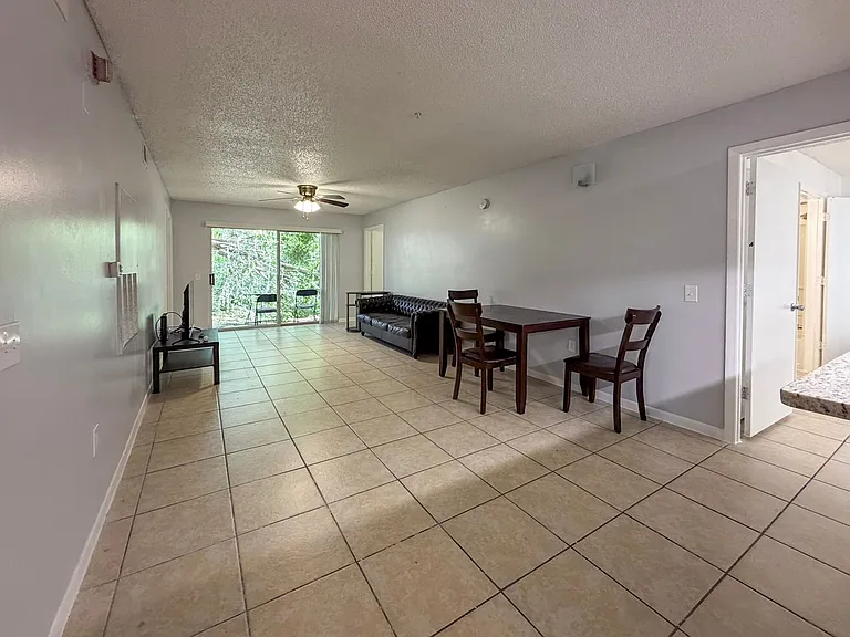 3921 SW 34th St #301 — Photo 6