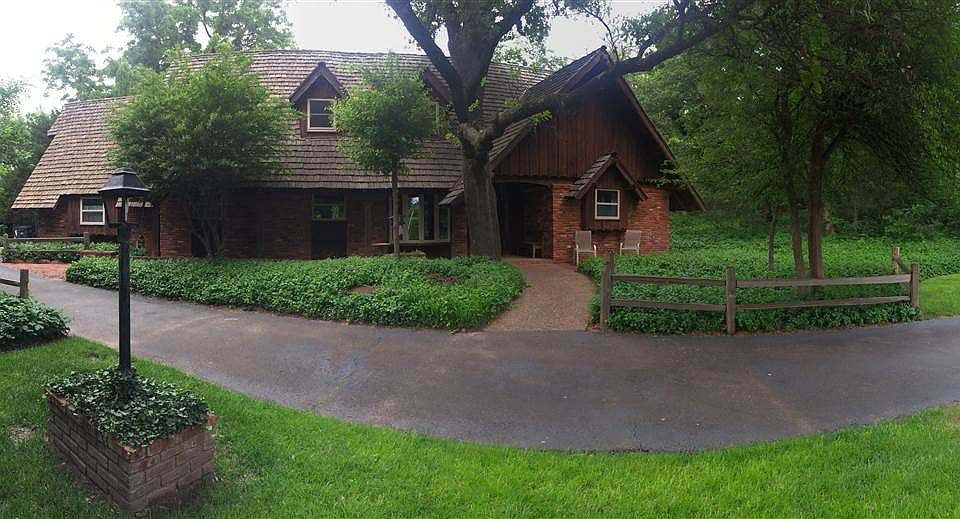 1st image of 29 Woodlands Dr