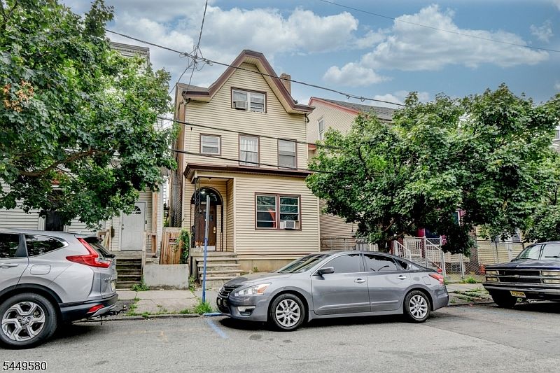 1st image of 282 Ellison St