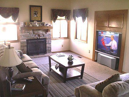 Beautiful Family Room w/bigscreen 