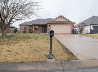 8042 Dunnwood Rd, Claremore, OK 74019