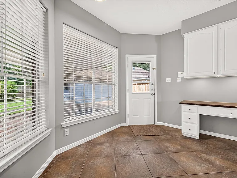 2106 Avenida La Quinta St — Photo 8