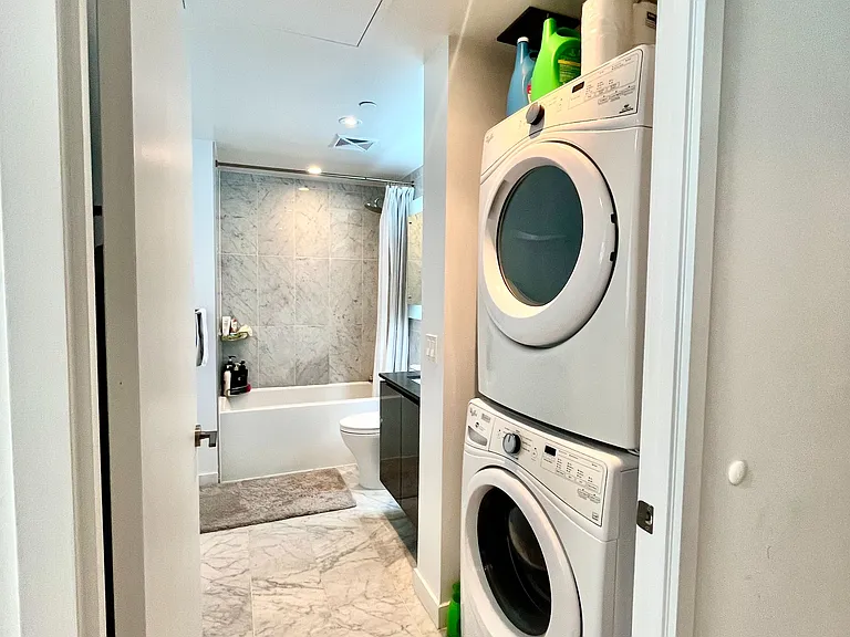 115 McMahon Dr #706 — Photo 3