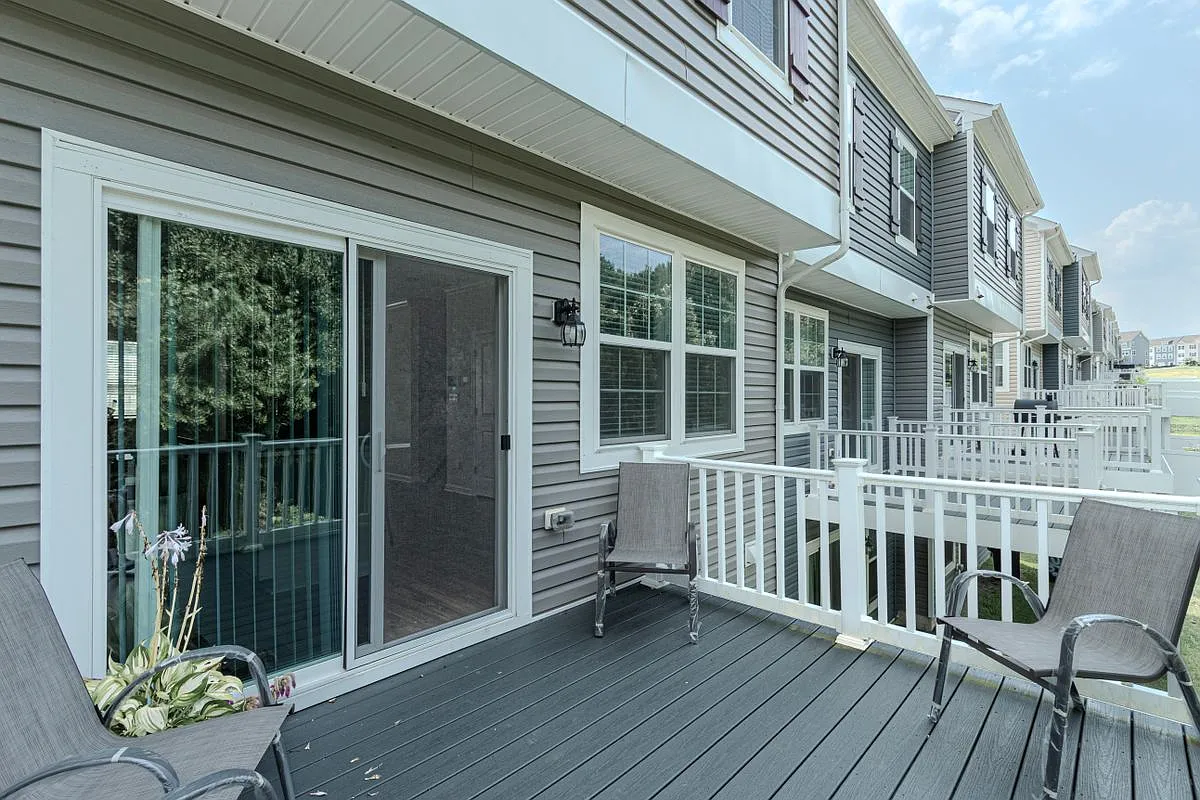 4 bed, 3.5 bath, 1980 sqft, $3,200 — Photo 4