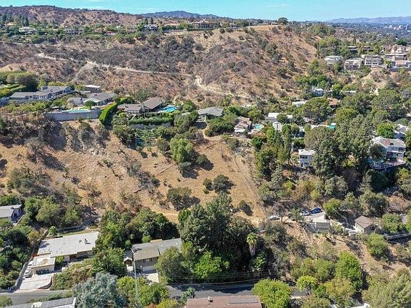 3rd image of 3923 Deer Ave