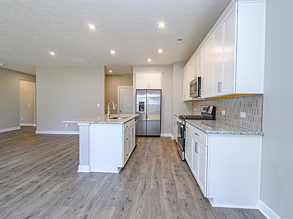 5th image of 975 Onyx Ln
