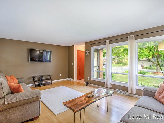 5th image of 1778 Gentian Dr SE