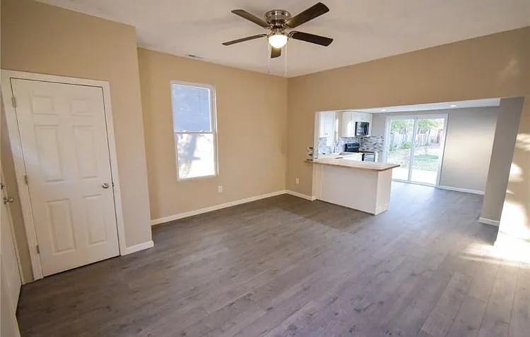 2 bed, 1.0 bath, 1340 sqft, $1,395 — Photo 3